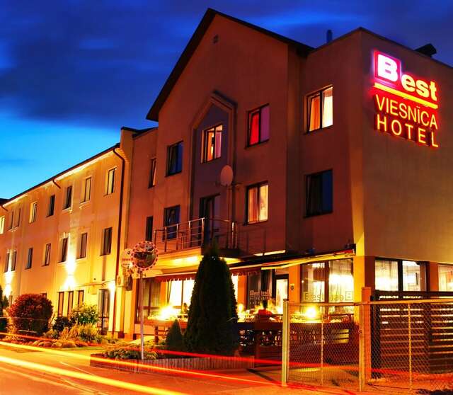 Отель Hotel BEST with FREE PARKING Рига-3